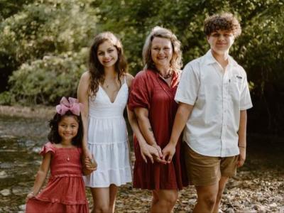 Photo of Cynthia Lynn and her family